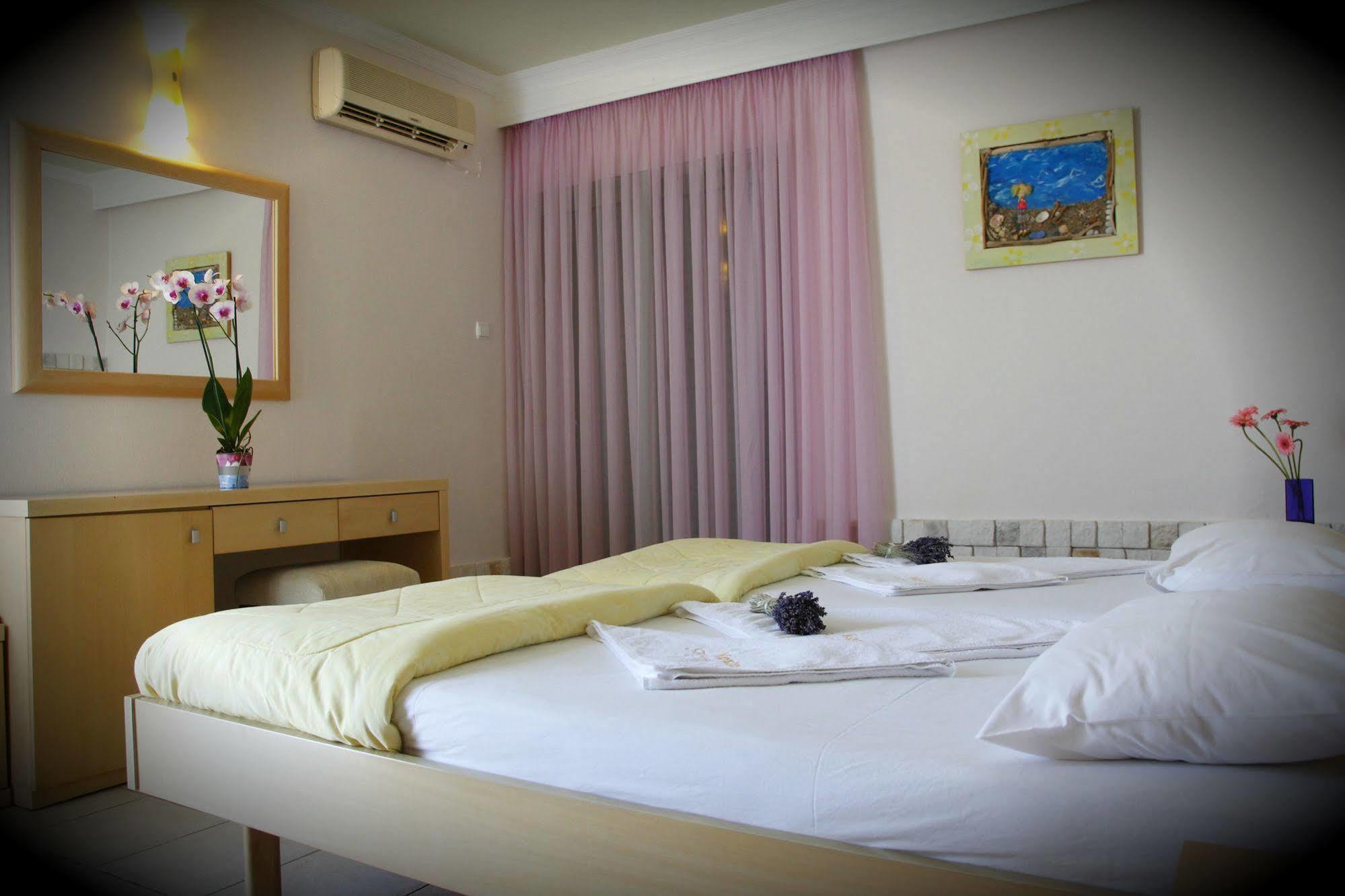 Hotel Kostis 스키아토스 타운 외부 사진