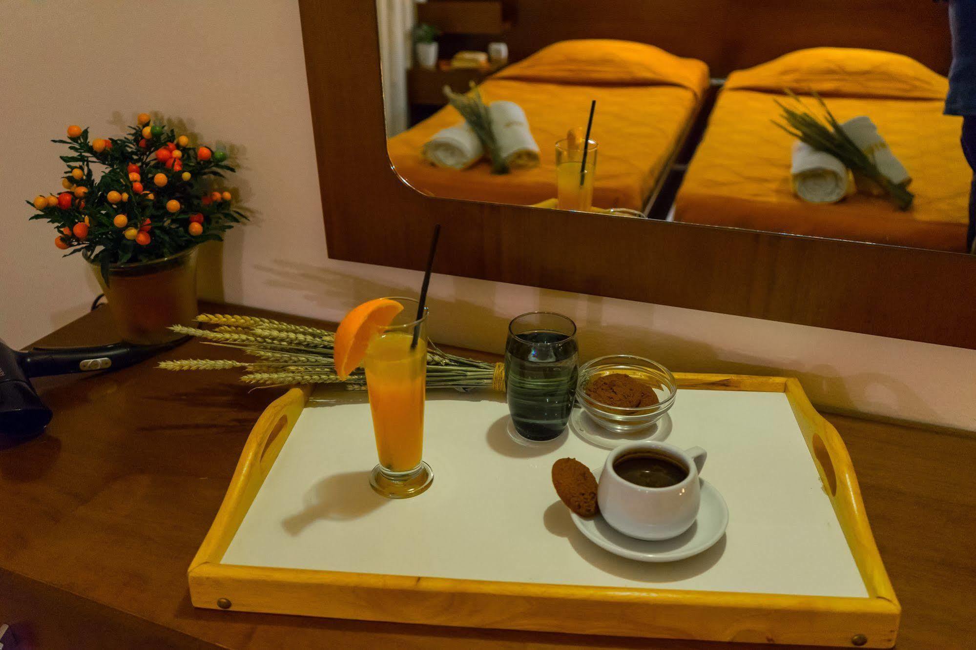 Hotel Kostis 스키아토스 타운 외부 사진